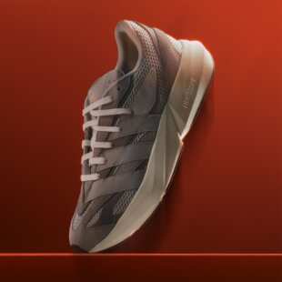 阿迪达斯Lightblaze简约防滑耐磨低帮回弹运动休闲鞋男鞋运动鞋