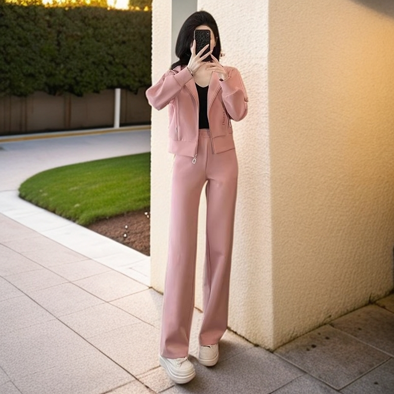 秋季时尚休闲运动服女士洋气减龄长袖短款连帽卫衣阔腿裤两件套装