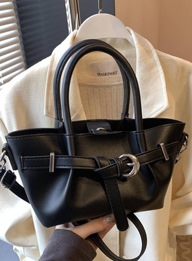 品牌专柜韩版潮流手拎水桶包女式2026新款小众时尚单肩包高颜值个