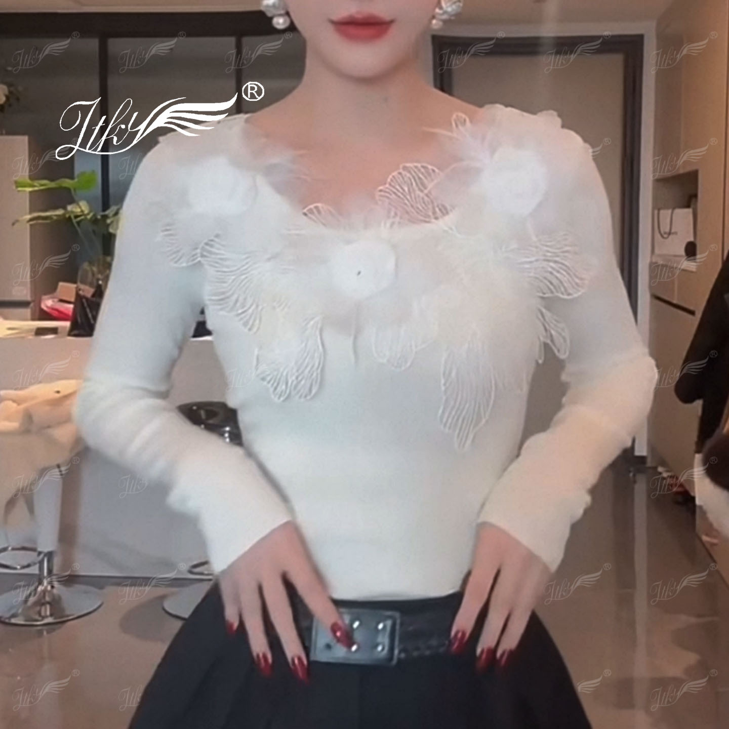 立体花朵长袖设计感上衣T恤女2025冬季新款爆款法式百搭显瘦小衫