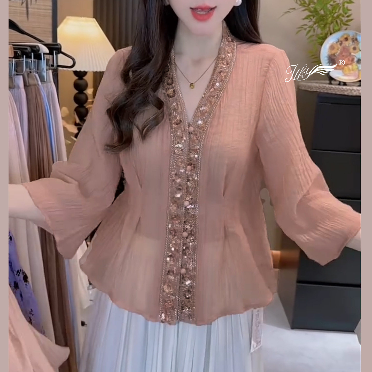度假风粉色V领衬衫女春夏2026新款设计感法式时尚独特超好看上衣