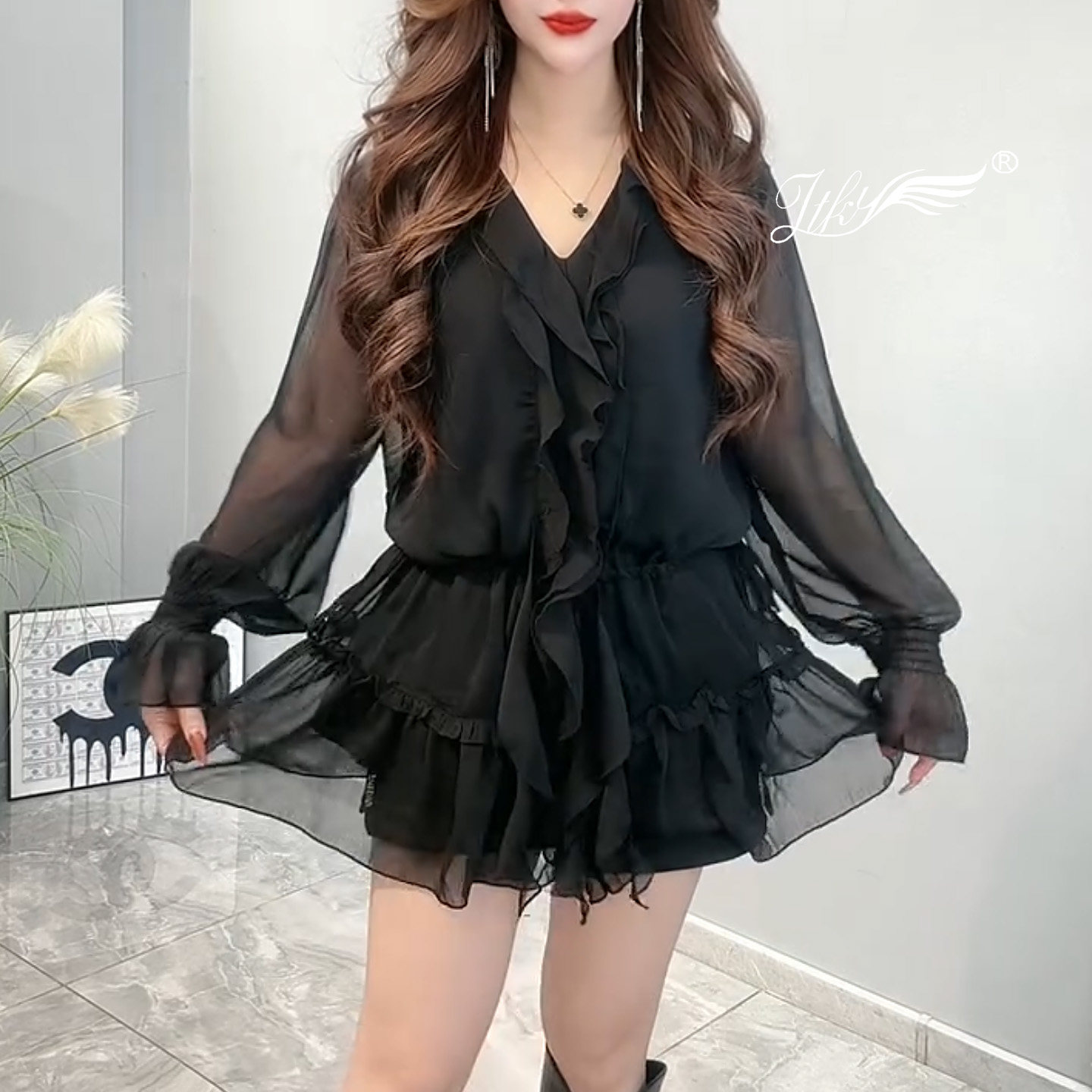 2026夏新款气质黑色连衣裙套头木耳边长袖遮肚收腰显瘦气质裙子女