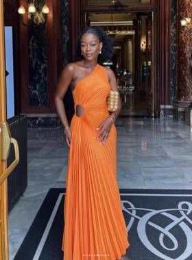 欧美时尚经典女装气质单肩镂空压皱长款连衣裙黄色度假沙滩连衣裙