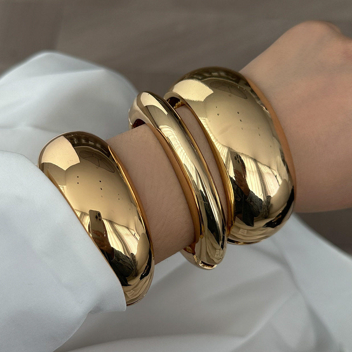 Metal smooth spring buckle hugging bracelet 金属光面抱抱手环