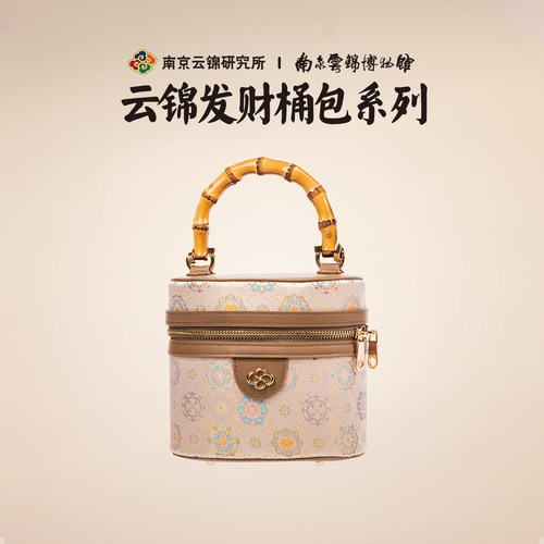 新中式非遗真皮斜跨包