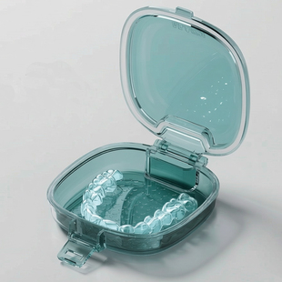 隐形牙套收纳盒小巧便携密封防漏保持器儿童牙齿矫正器盒子简约女