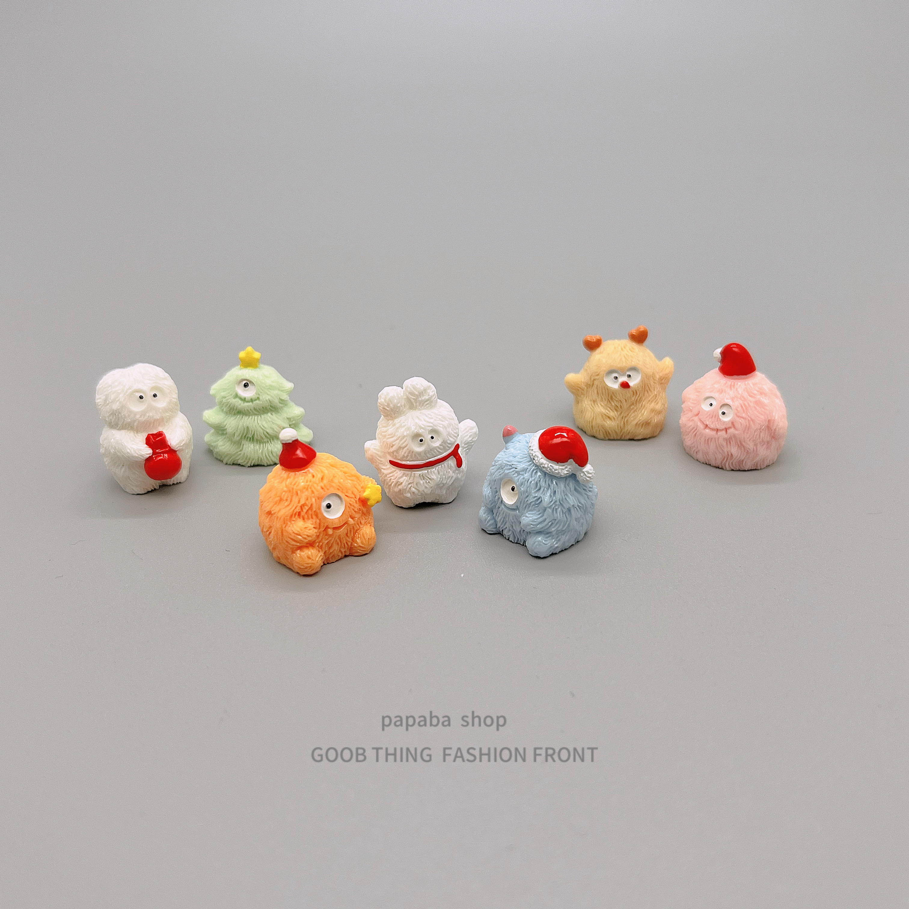 无聊了,摆一摆怪可爱圣诞小毛怪解压礼物工位车载屏幕迷你小摆件