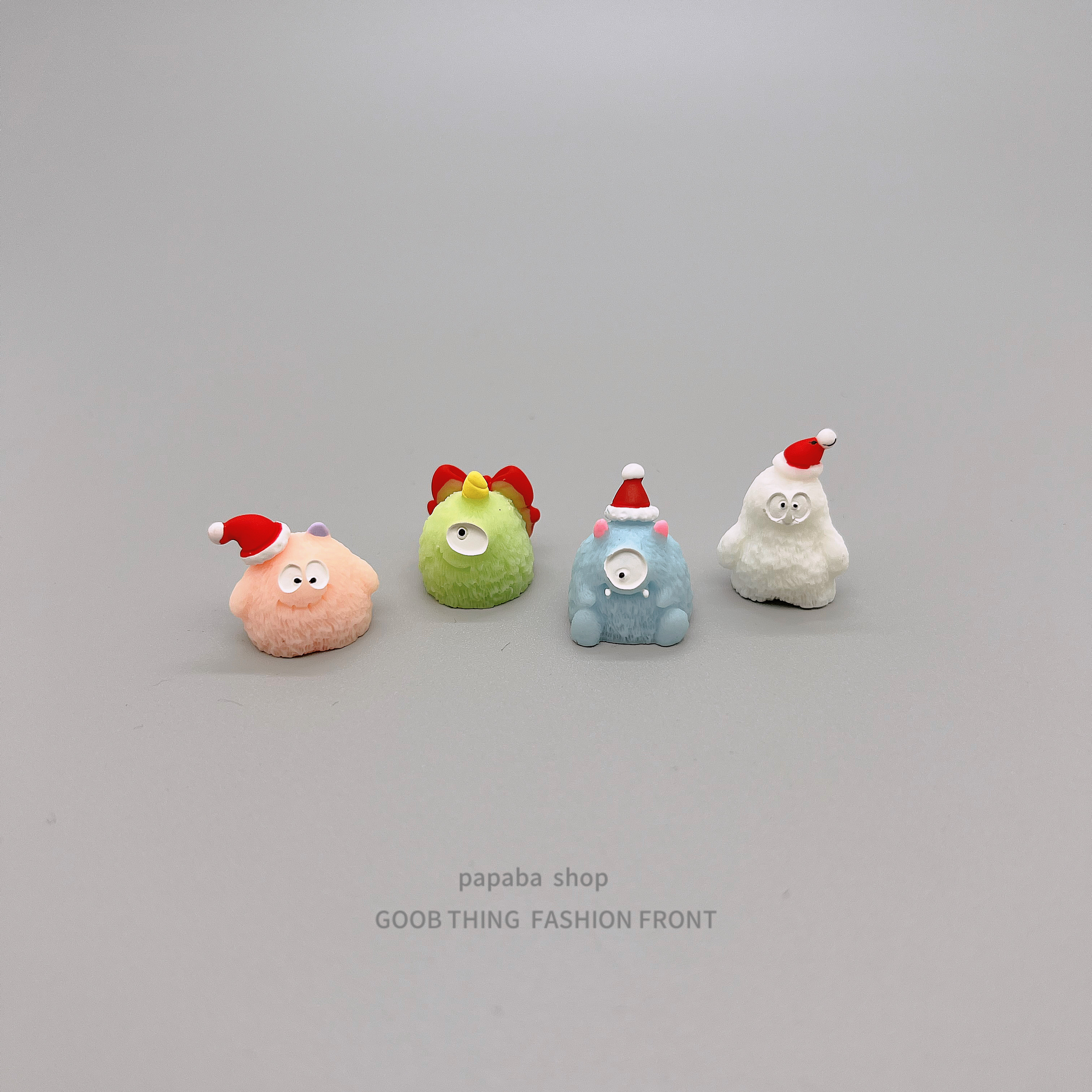 圣诞帽小毛怪治愈小摆件