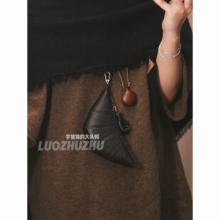 罗猪猪【LE真皮牛角包】荔枝皮耳机包mini牛角包女斜挎包羊角饺子