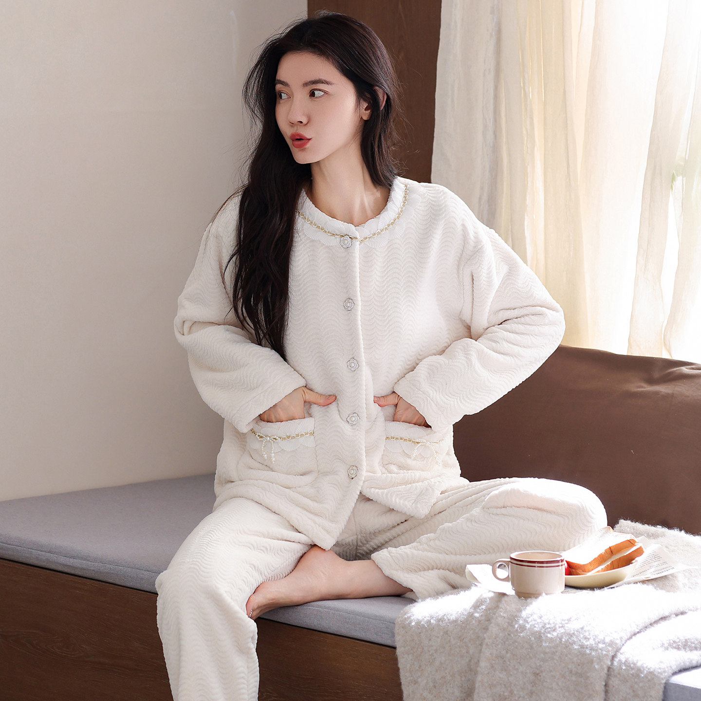 可外穿韩版休闲小香风圆领开衫睡衣加厚提花绒长袖家居服女款套装