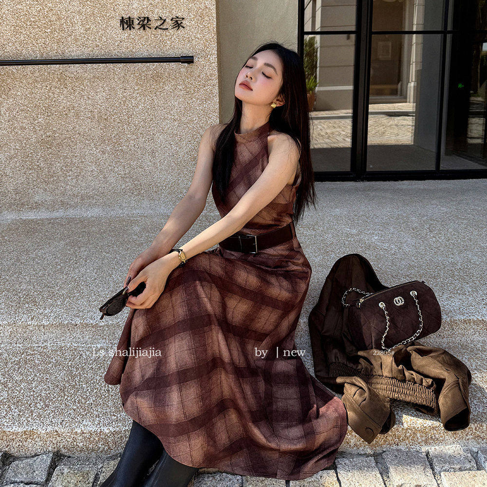 YOLO_法式复古优雅格纹修身露肩高级感无袖连衣裙2025秋新品女装