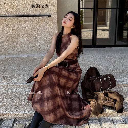 法式复古优雅修身露肩格纹连衣裙