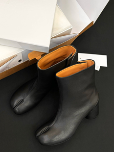 25ss羊皮6cm高跟羊蹄猪脚鞋分趾鞋春秋短靴女猪蹄粗跟忍者马蹄鞋