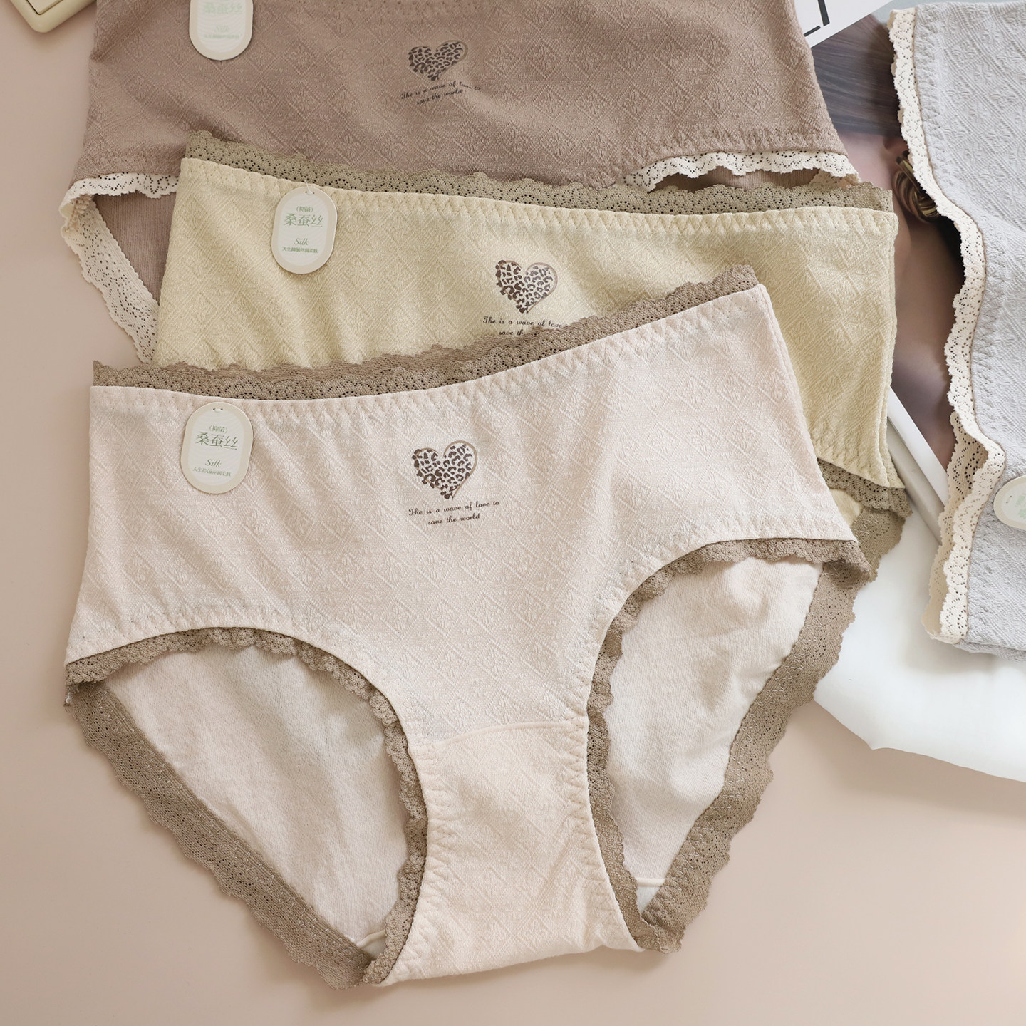 纯棉提花透气菱格蕾丝边弹力不勒舒适中腰爱心豹纹少女桑蚕丝内裤