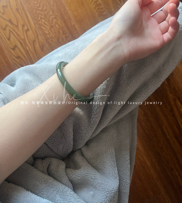 超级显白的细条传承玉镯