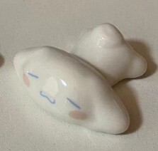 日单外贸尾货Kt酱油碟陶瓷蘸料碟玉桂狗筷子架拖