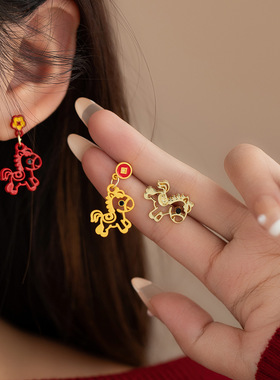 银针新年安可拉红色金色花朵钱币镂空小马秋冬百搭轻奢感耳钉