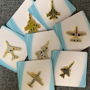 2026年第十六届中国珠海航展徽章胸针纪念品歼20飞机模型文创勋章