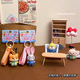 跨境正版 授权疯狂动物城朱迪尼克豹警官闪电挂件钥匙扣书包礼物