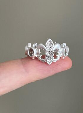 中古风十字复古白色鸢尾花锆石饰品高级感轻奢小众设计开口戒指女