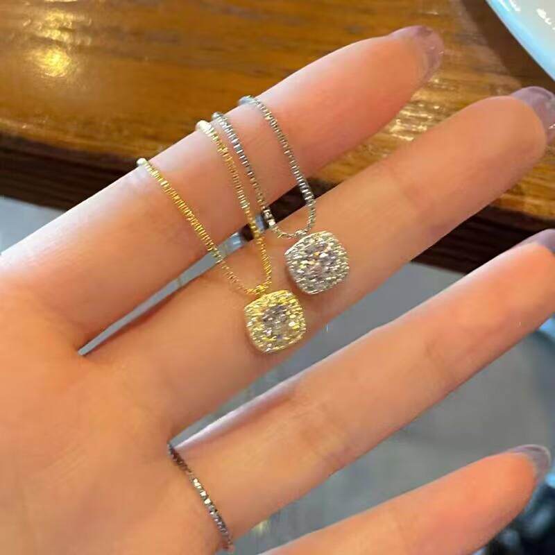 简约冷淡风级感项链女新款小众设计感水钻吊坠锁骨链
