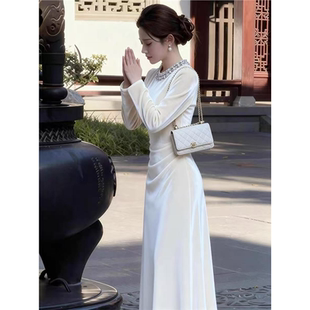 小众白色高级收腰丝绒连衣裙春季 超好看气质名媛感千金穿搭裙子女