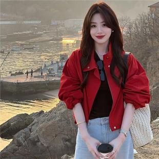 巨好看的红色立领短款冲锋衣外套女2025年秋季新款韩里韩气的穿搭