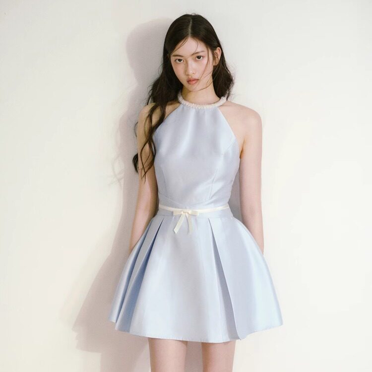 RECIT 光泽缎面珍珠挂脖连衣裙女夏季小众设计感收腰无袖蓬蓬短裙