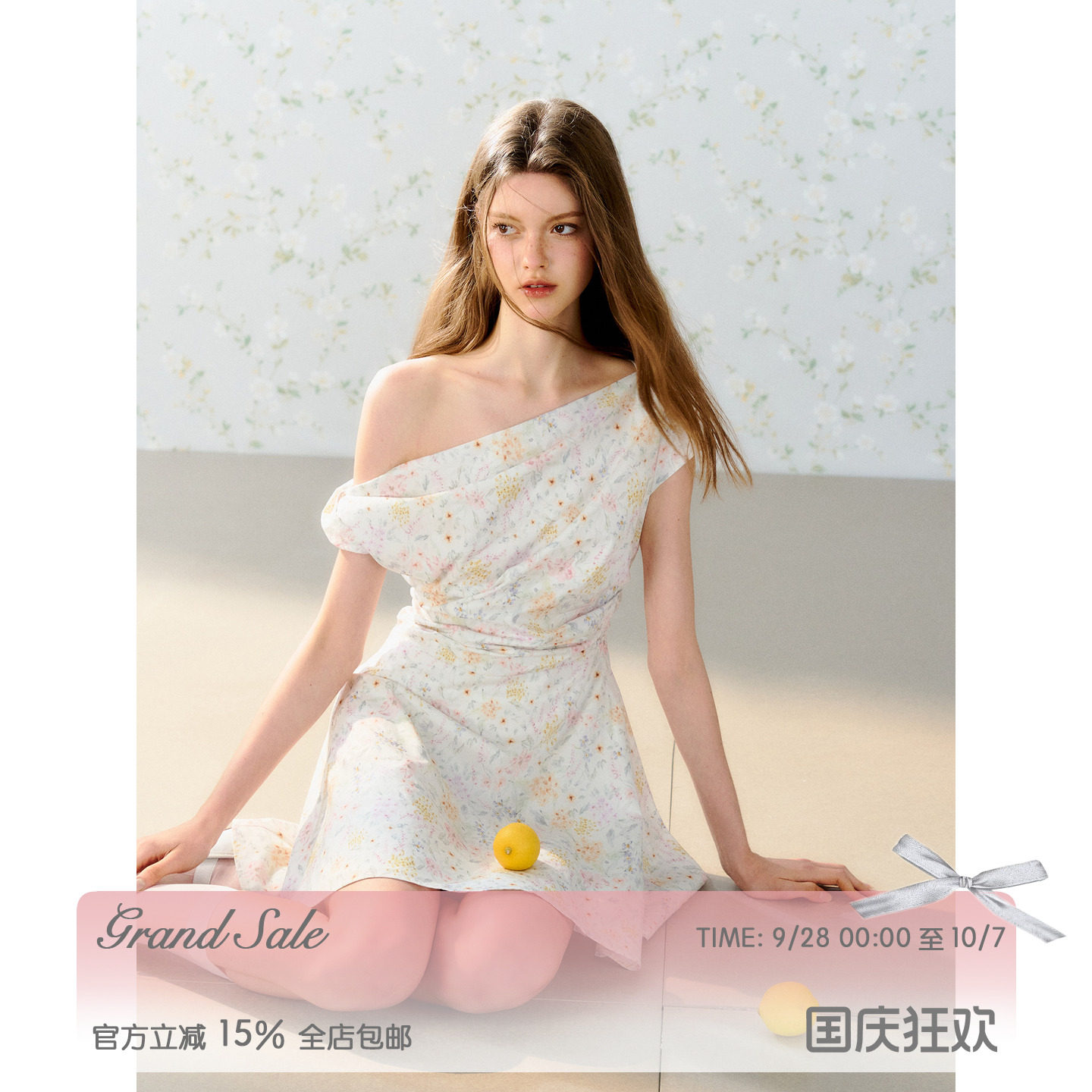 不对称一字肩碎花捏褶连衣裙