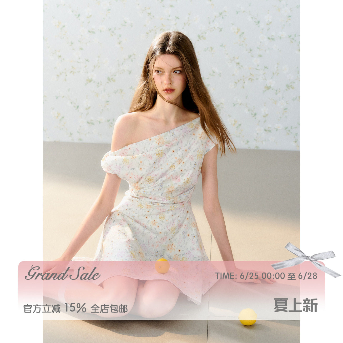 不对称一字肩碎花捏褶连衣裙