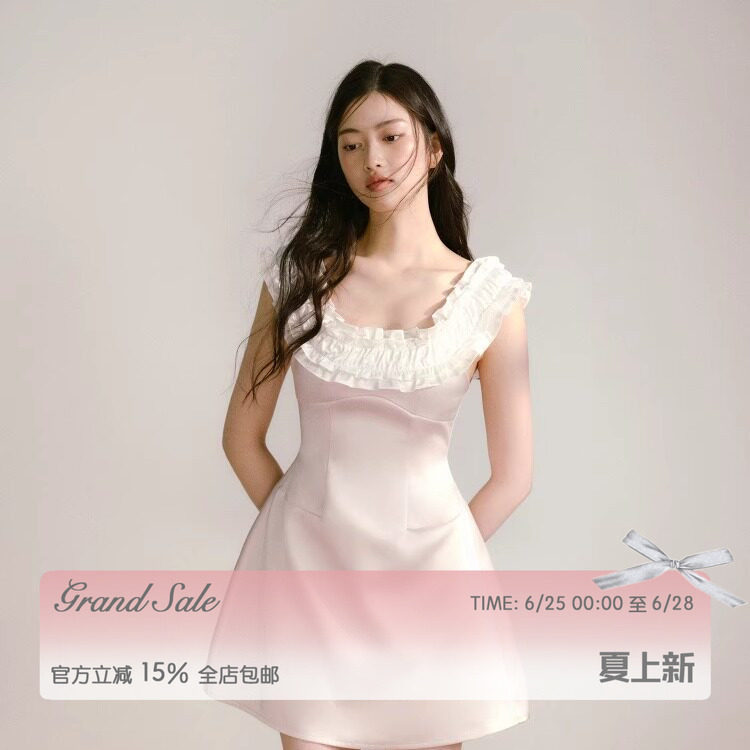 粉色缎面拼接白色木耳边连衣裙