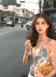 港风复古泳衣女新款 海边度假温泉 V领比基尼性感高级遮肚显瘦泳装