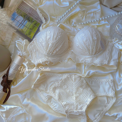 小胸聚拢无钢圈内衣女调整型文胸