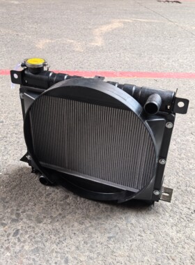 北汽黑豹汽车货车原厂配件 1027 1030 1036 H7 Q7 H3水箱散热器