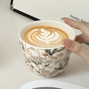 手握咖啡杯女士复古鸢尾花马克杯陶瓷喝水杯子家用水杯早餐拿铁杯