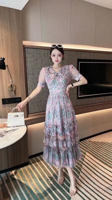 JW法式宫廷风轻奢高端翻领下摆层层拼接提花印花连衣裙