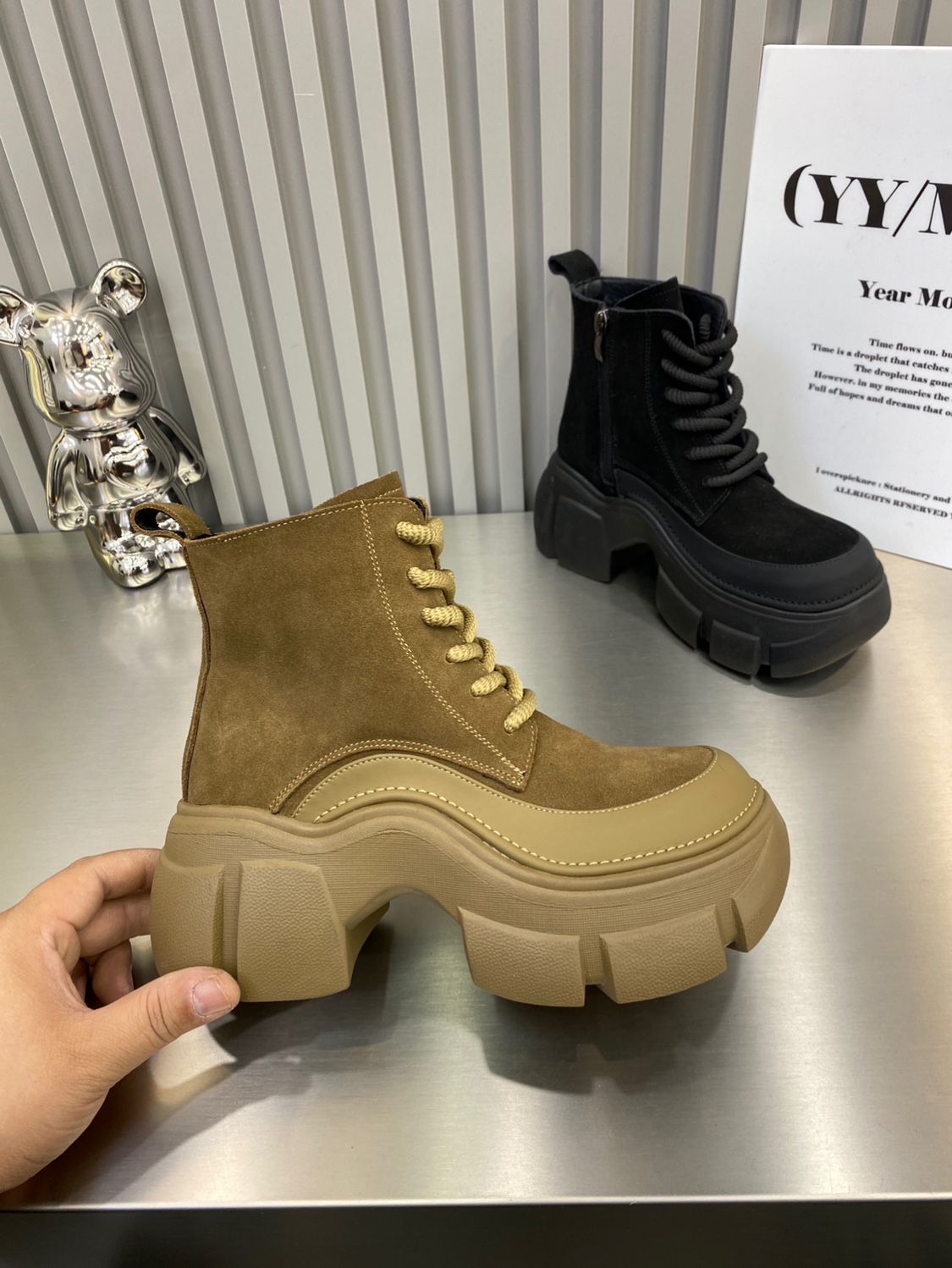 新款磨砂皮7cm坡跟拉链马丁靴女