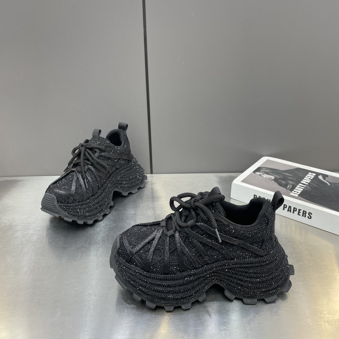 2025秋冬新款增高厚底满天星水钻满钻爆闪绑带休闲运动鞋老爹鞋女