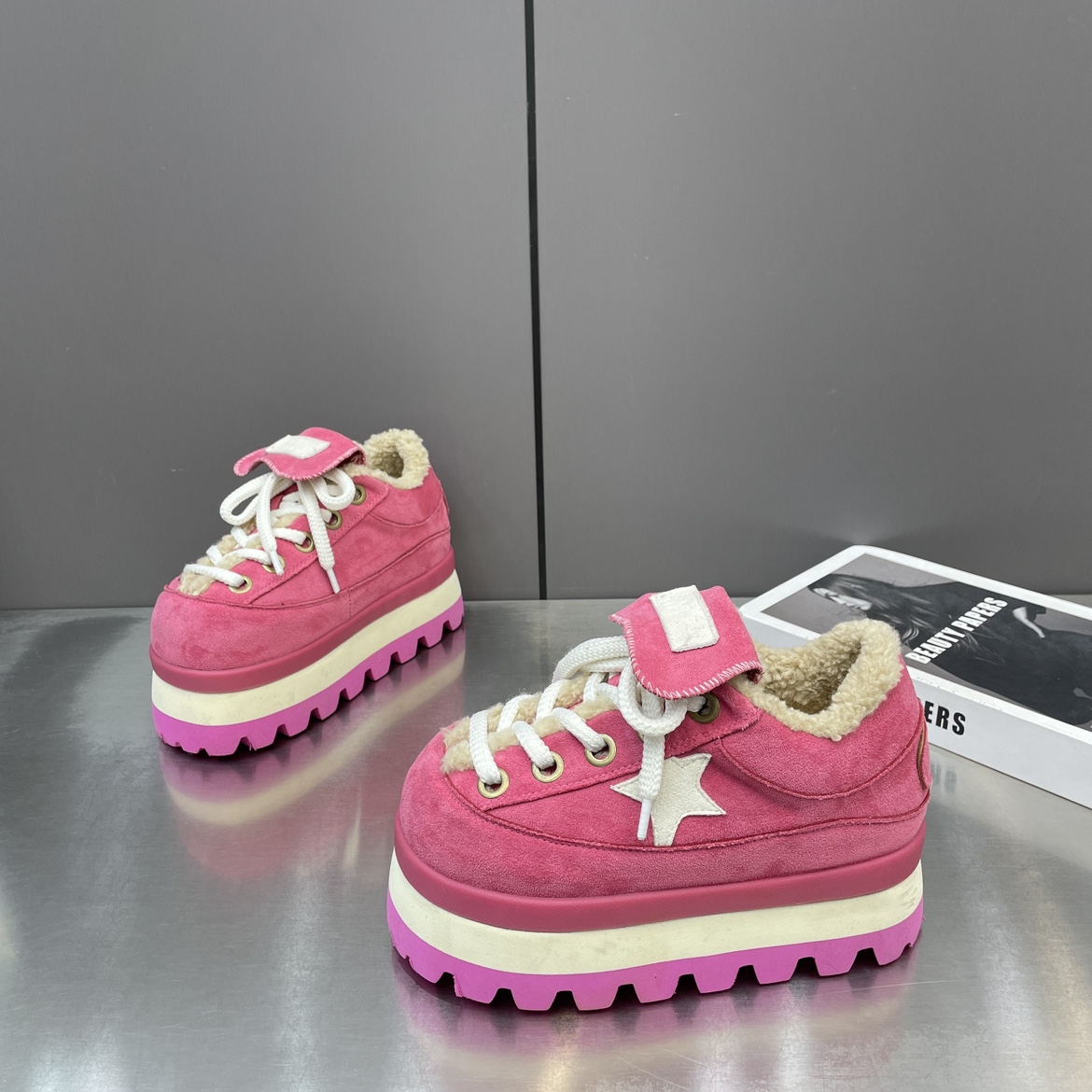 2025冬季星星厚底增高翻舌休闲鞋