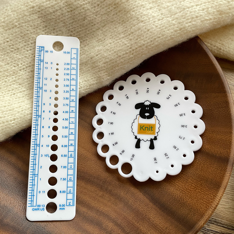 可以测量毛衣针粗细的塑料尺子