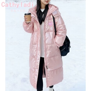 CATHYLADI小个子韩版长款过膝外套2025冬季亮面显瘦粉色羽绒服女