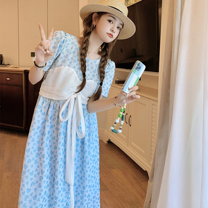 蓝色碎花盐系假两件连衣裙女2023夏季新款法式温柔风别致绝美长裙,白色高腰短裤搭配什么上衣夏季图片