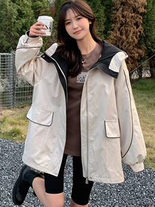 高级感超好看工装风衣外套女春秋2025年新款宽松休闲连帽冲锋衣潮图片