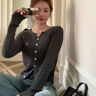 V领麻花纹理针织衫 2025秋冬新款 外套女春慵懒撞色字母刺绣上衣潮