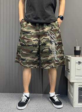 潮牌嘻哈迷彩短裤男夏新款白色花体字母印花宽松阔腿五分休闲卫裤