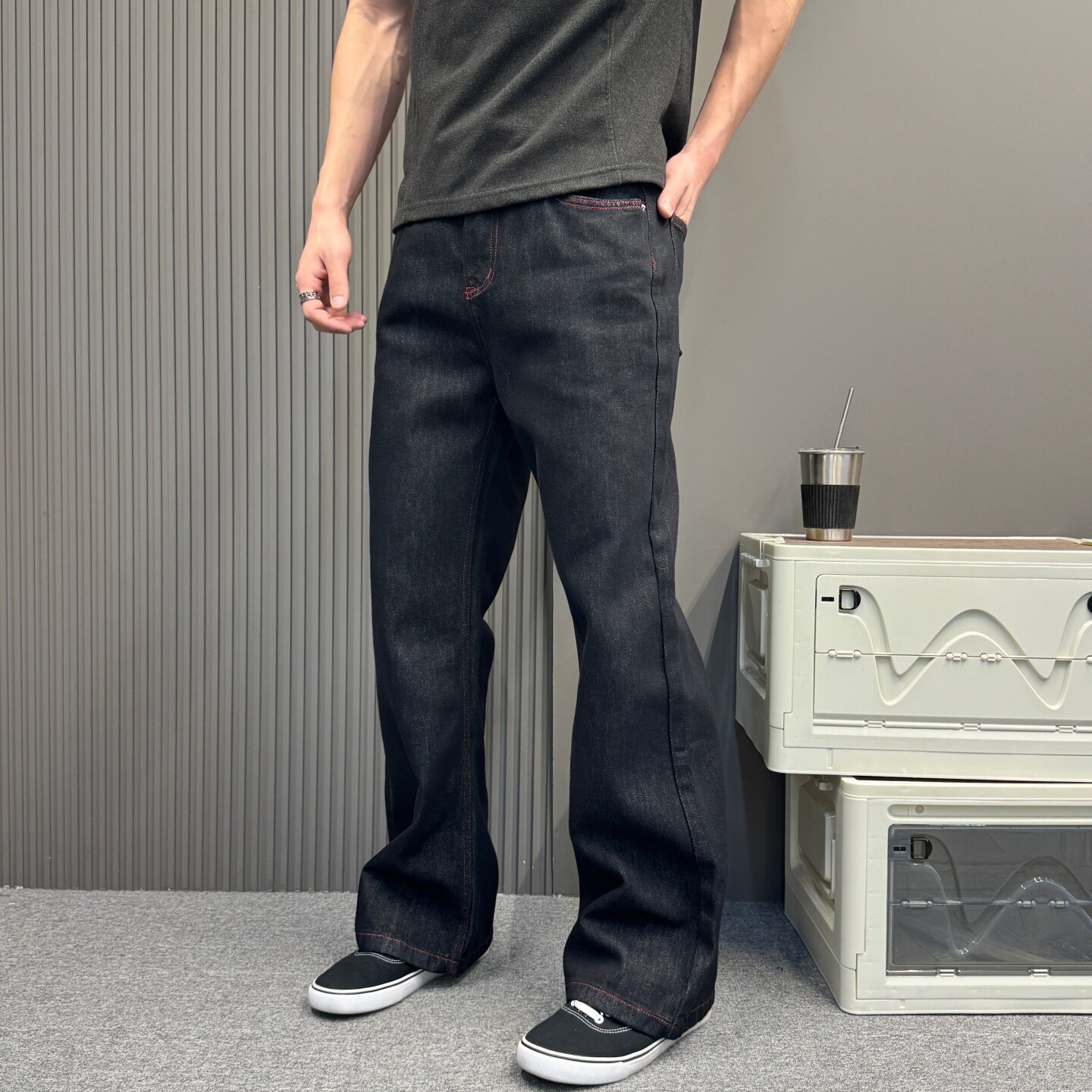 老钱风流行红边黑色原牛微喇牛仔裤男女款水洗直筒修身极简裤子潮