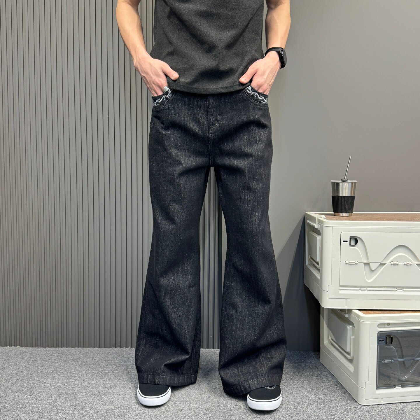 小众潮牌刺绣黑色牛仔裤男宽松直筒微喇版型显高显瘦百搭高街长裤