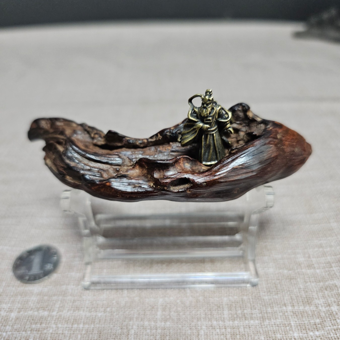 海南降真香脱格瘤疤沉水降真香形似上古巨鲲赠小铜龙王微景摆件