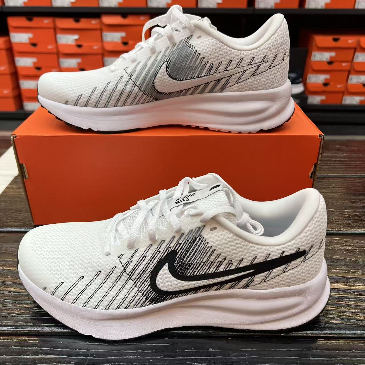 Nike耐克Run Defy男子缓震网面透气训练运动休闲跑步鞋HM9594-102