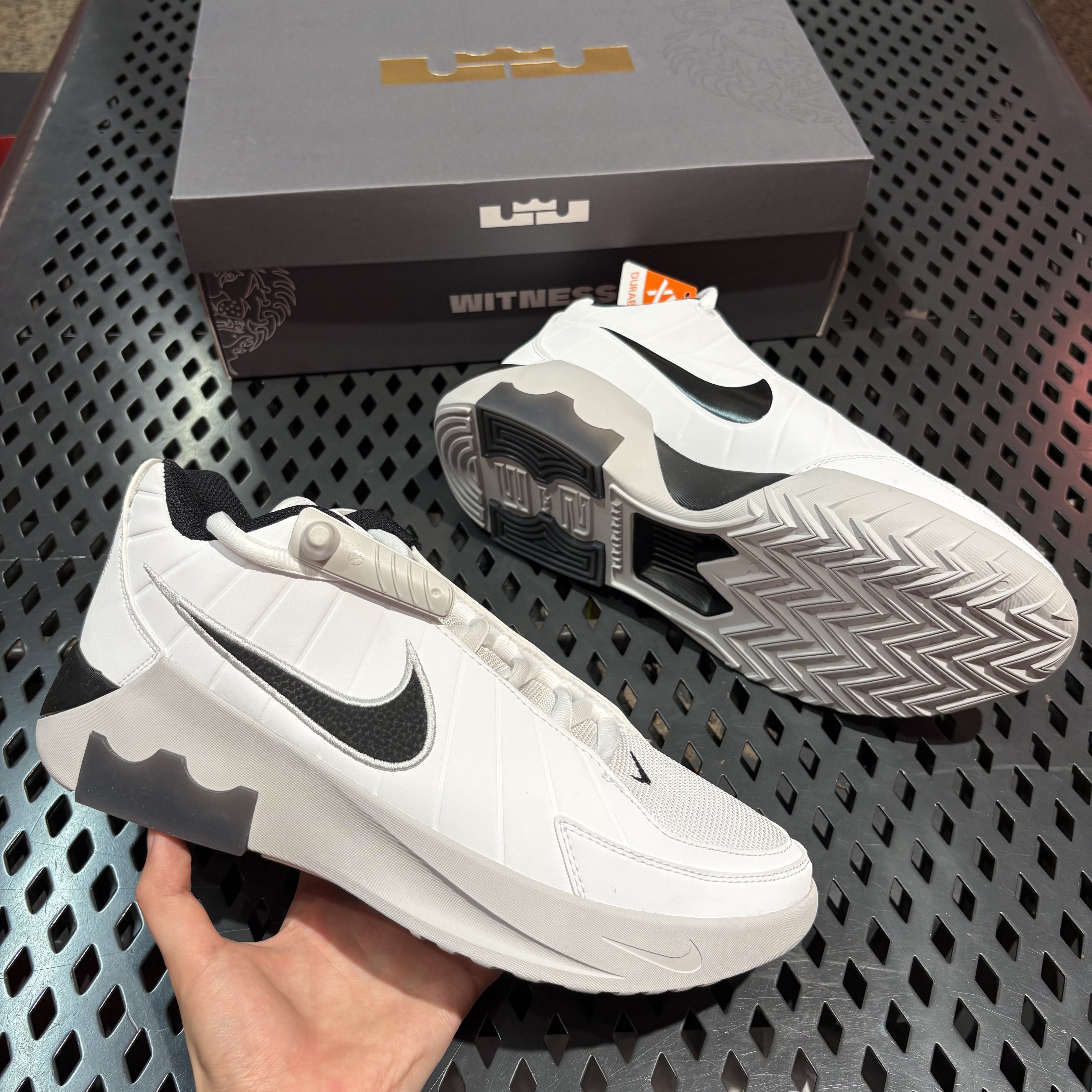 Nike LeBron Witness IX 詹姆斯见证9男子实战篮球鞋HQ8035-100